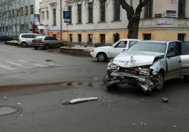 В центре Полтавы легковушка врезалась в автобус/Фото: poltava.depo.ua