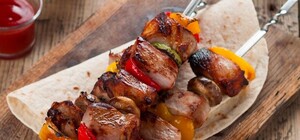 Много не съешь: как за год поменялись цены на шашлык