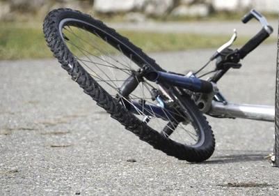 В Полтаве велосипедист сбил женщину и сбежал
