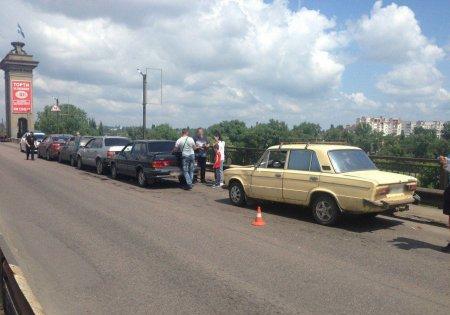 В Кременчуге на мосту столкнулись 4 автомобиля/Фото: Телеграф