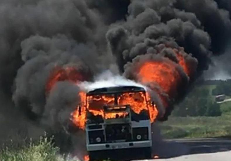 На Полтавщине загорелся автобус с пассажирами