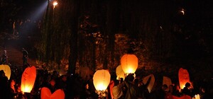 В Симферополе небо заполнили огненные «шары желаний и любви» 