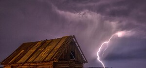 Не врятували: на Львівщині блискавка вбила 25-річну жінку