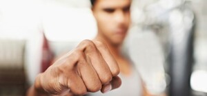 Жестокая молодежь: на Бабурке пьяные нелюди избили бездомных (видео)