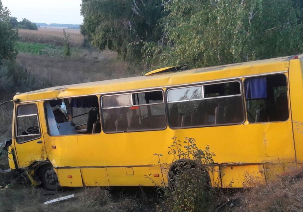 На Полтавщине в аварию попал пассажирский автобус