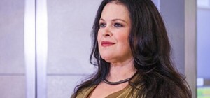 Разорванный пуховик и ссадины: на ж/д вокзале ромы пытались ограбить Руслану Писанку