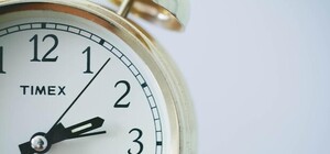 Не забудь перевести стрелки: когда переходить на зимнее время и главное - зачем