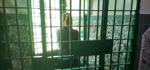 Испорченные консервы и клетка для пыток: комиссия проверила одну из тюрем Днепра