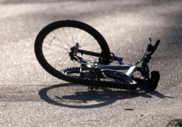 На трассе Киев-Харьков микроавтобус насмерть сбил велосипедиста