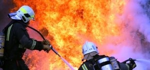 Горячая ночка: в центре горел магазин и легковой автомобиль