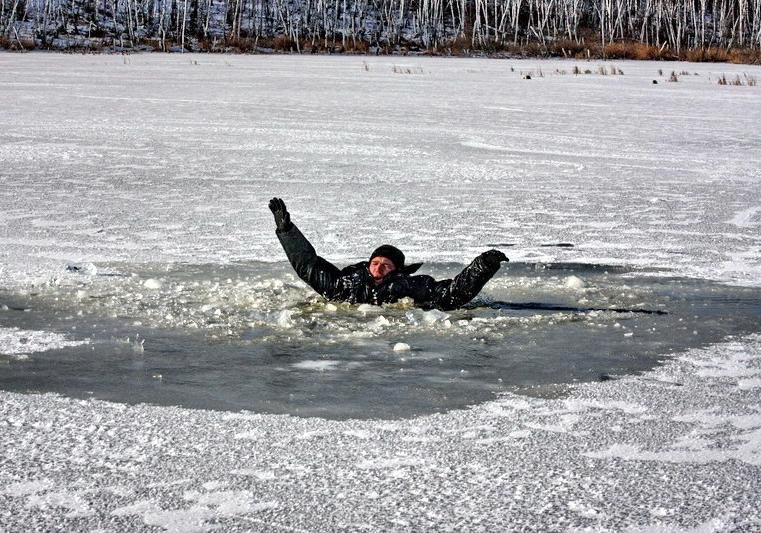 На Полтавщине два рыбака провалились под лед