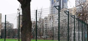 С сакурами и футбольным полем: на Березняках открыли новый сквер