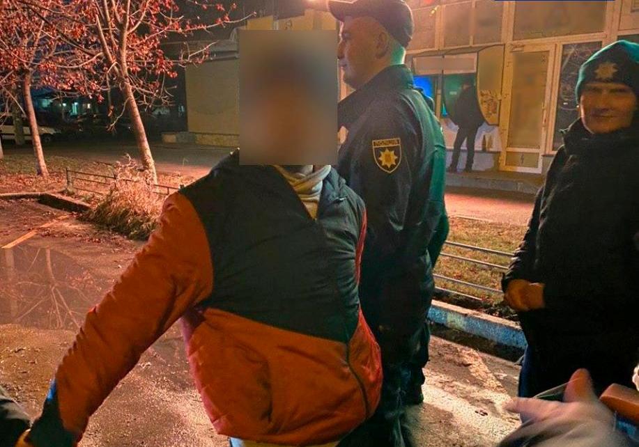 Рядом с Киевским вокзалом 30-летний мужчина ограбил пенсионерку