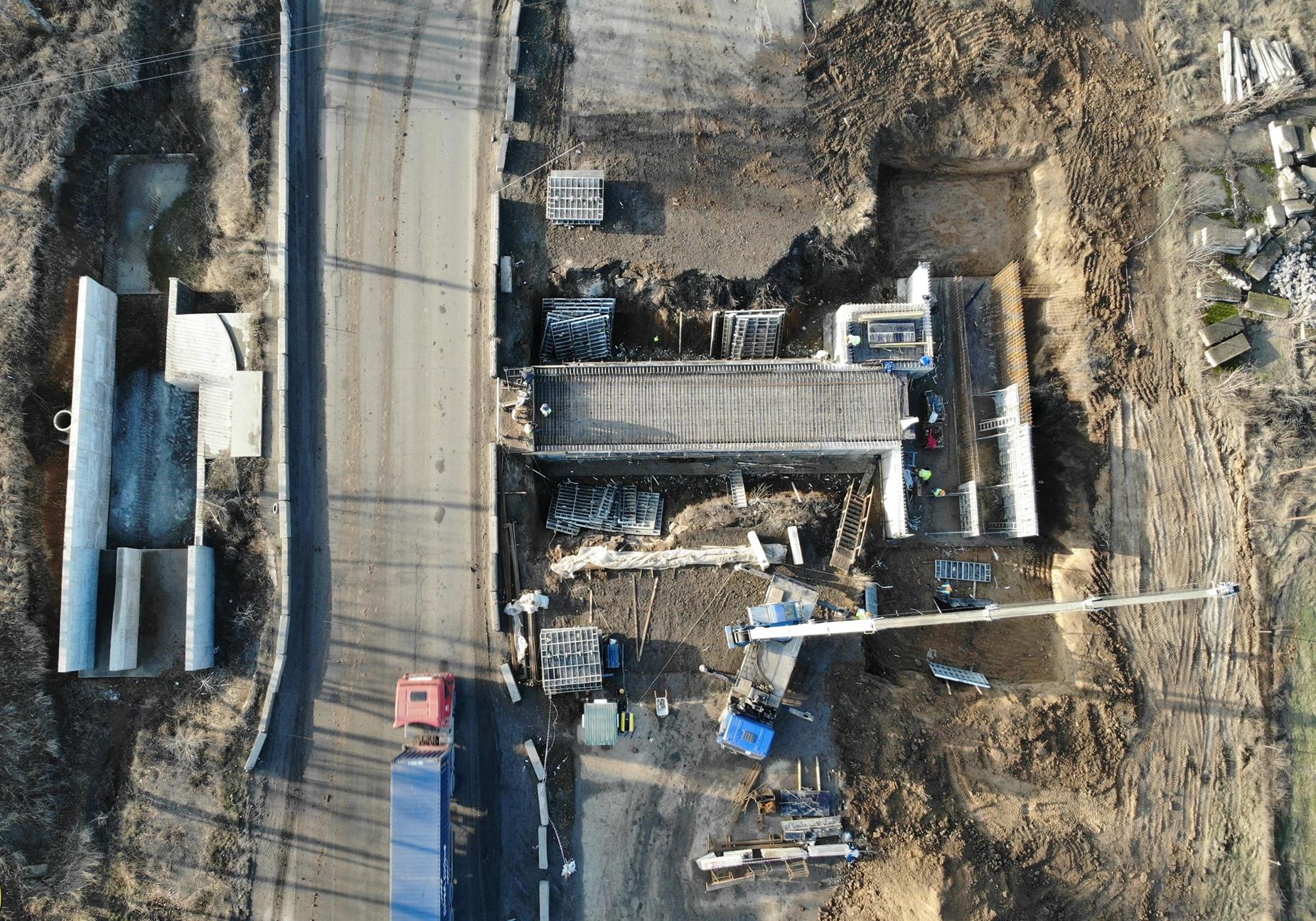 Под Полтавой на дороге Киев - Харьков проводят строительство двух подземных переходов