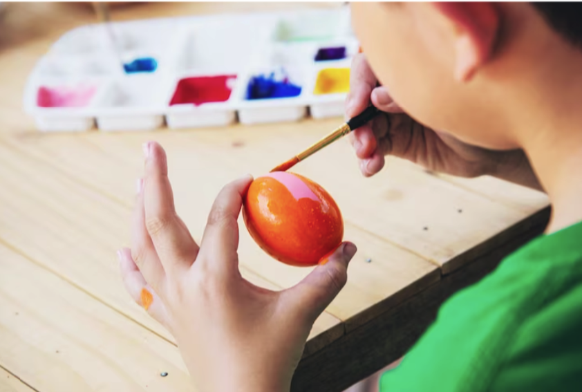 Яйца гуашью