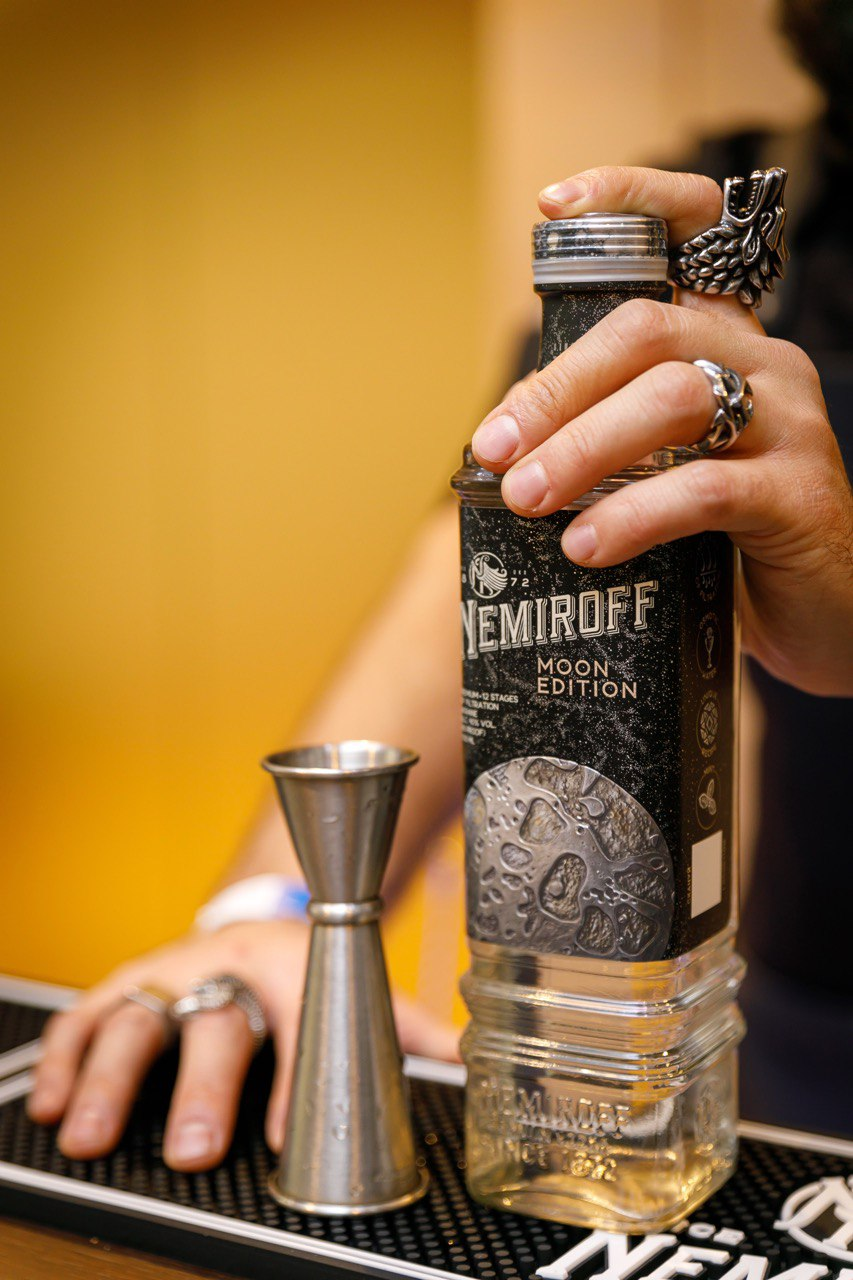 Nemiroff выпустила лимитированную серию Moon Edition, посвященную космосу.