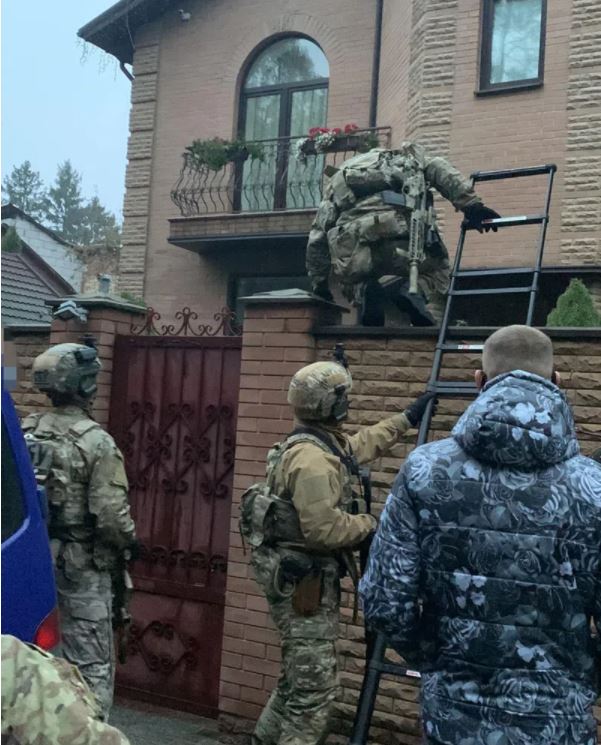 НАБУ, САП и СБУ проводят обыски. Фото: СБУ