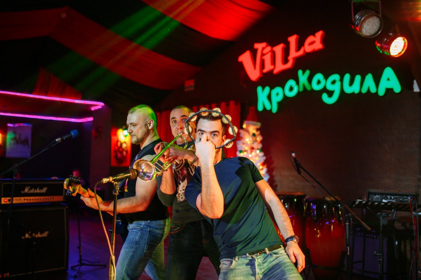 Кавер-группа "Отдел Кадров". Фото: https://www.facebook.com/otdelkadrovmusic/events/