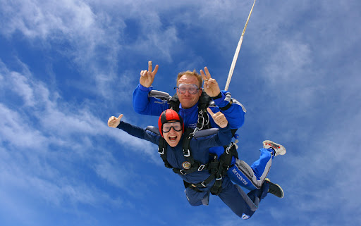 Прыжки с парашютом. Фото: nebo-v-podarok.ru