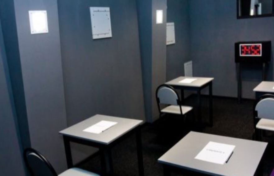 Сыграть в квест. Фото: https://questzone.com.ua/