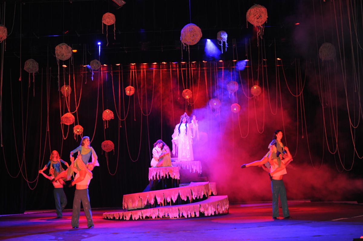 Фото: https://teatr-gogolya.pl.ua/