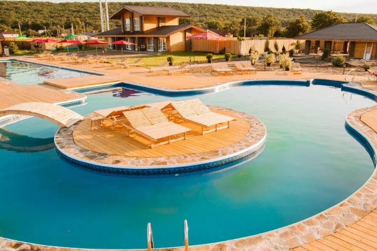 Бассейн в усадьбе Bulanovo