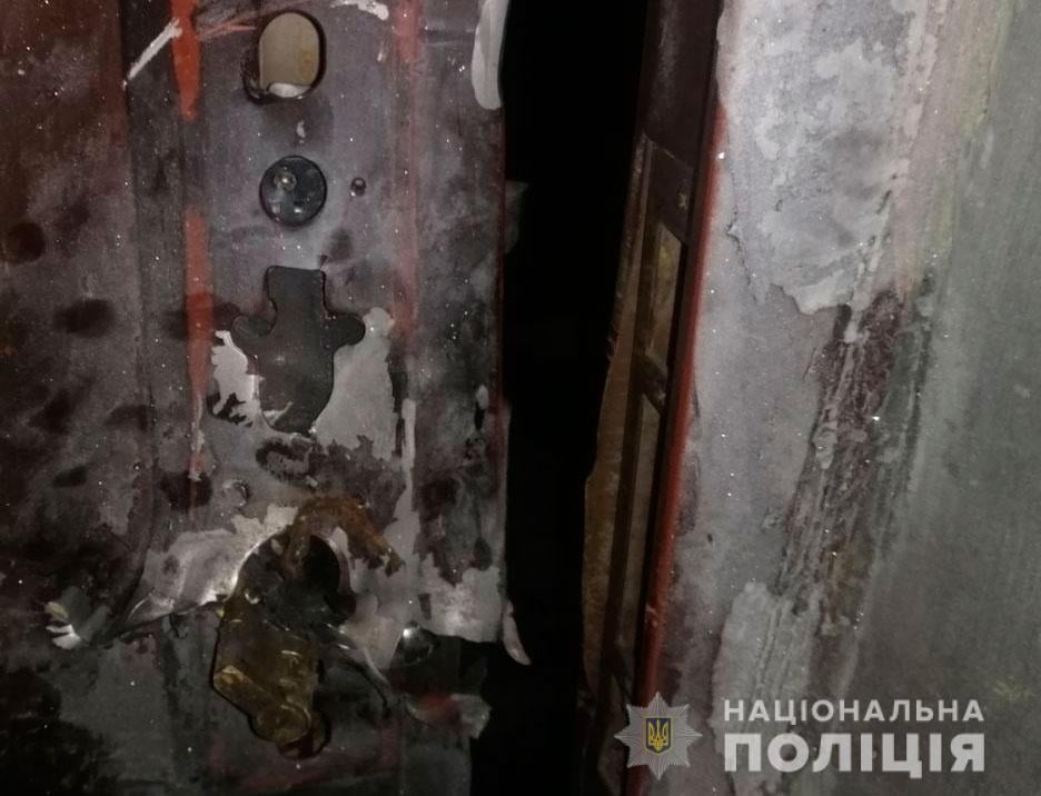 Странное развлечение: на Полтавщине расстреляли жилой дом фото 1