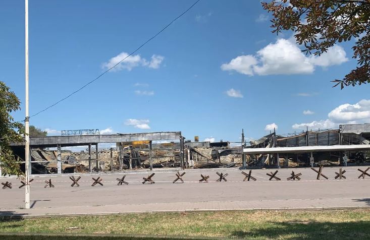 Як виглядає зруйнований російською ракетою ТЦ "Амстор" у Кременчуці