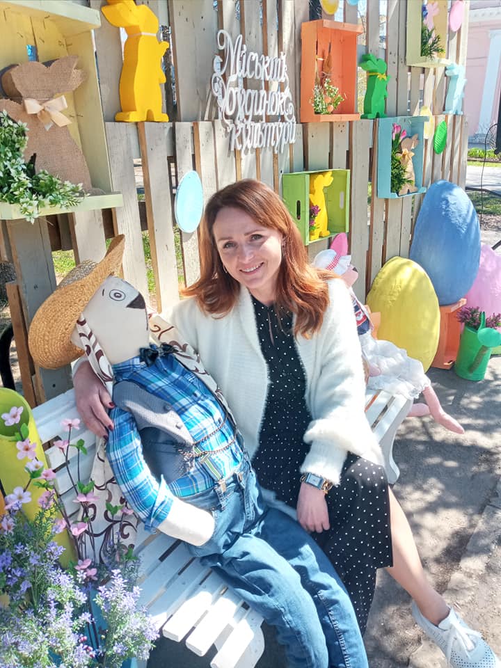 Фотозона посвящена Пасхе. Фото: https://www.facebook.com/%D0%9F%D0%BE%D0%BB%D1%82%D0%B0%D0%B2%D1%81%D1%8C%D0%BA%D0%B8%D0%B9-%D0%BC%D1%96%D1%81%D1%8C%D0%BA%D0%B8%D0%B9-%D0%91%D1%83%D0%B4%D0%B8%D0%BD%D0%BE%D0%BA-%D0%BA%D1%83%D0%BB%D1%8C%D1%82%D1%83%D1%80%D0%B8-162775707145690/?ref=page_internal