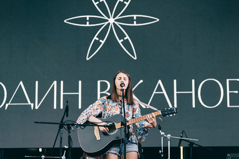 "Один в каноэ". Фото: https://talentscollection.com/