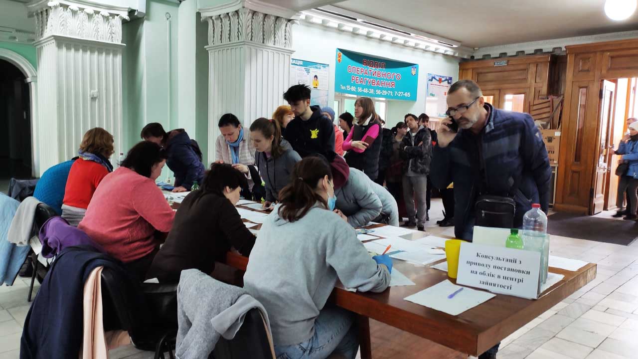 Как переселенцы в Полтаве получают помощь фото: poltava.to