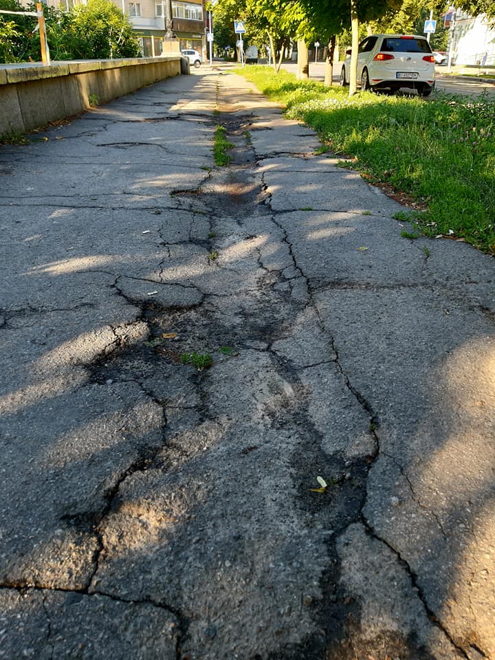В центре Полтавы проседает асфальт. Фото: https://www.facebook.com/mavkarevolucionerka