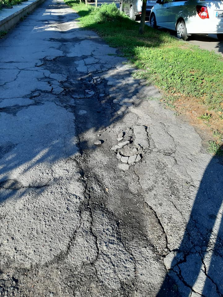 В центре Полтавы проседает асфальт. Фото: https://www.facebook.com/mavkarevolucionerka