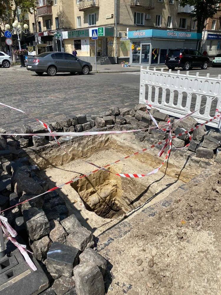 На пешеходной части Соборности устанавливают ограждения. Фото: https://t.me/v_plt