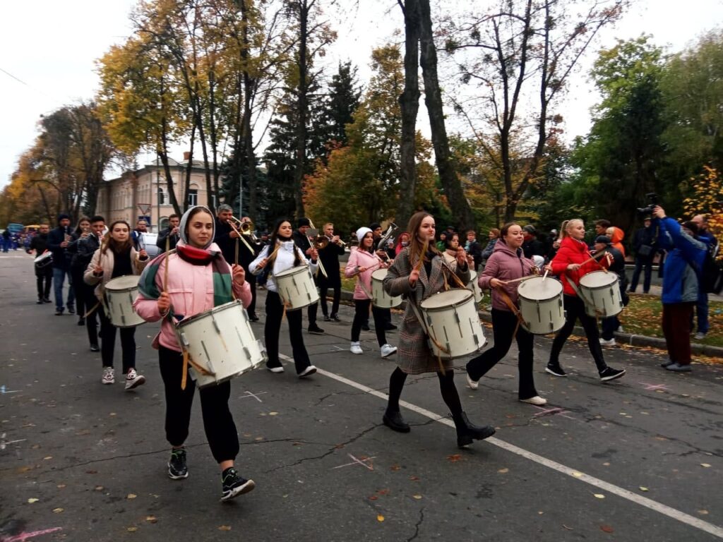 В Полтаве провели марш-парад оркестров. Фото: zmist.pl.ua/
