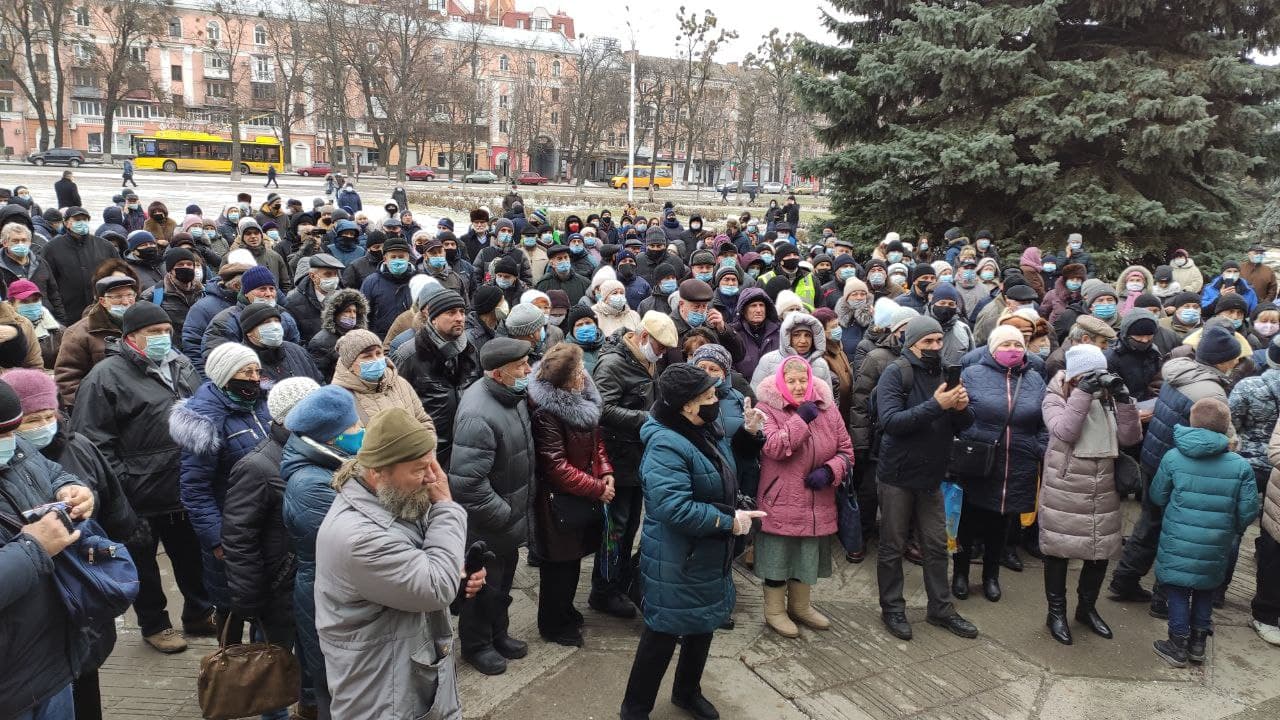 Жители Полтавы требуют отмены повышения тарифов. Фото: https://t.me/fontan1000000