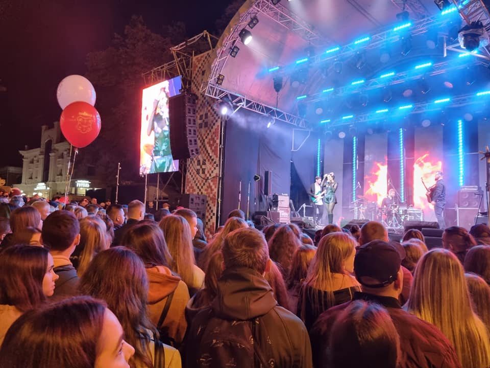 Вечерний концерт. Фото: https://www.facebook.com/kolonewspoltava/