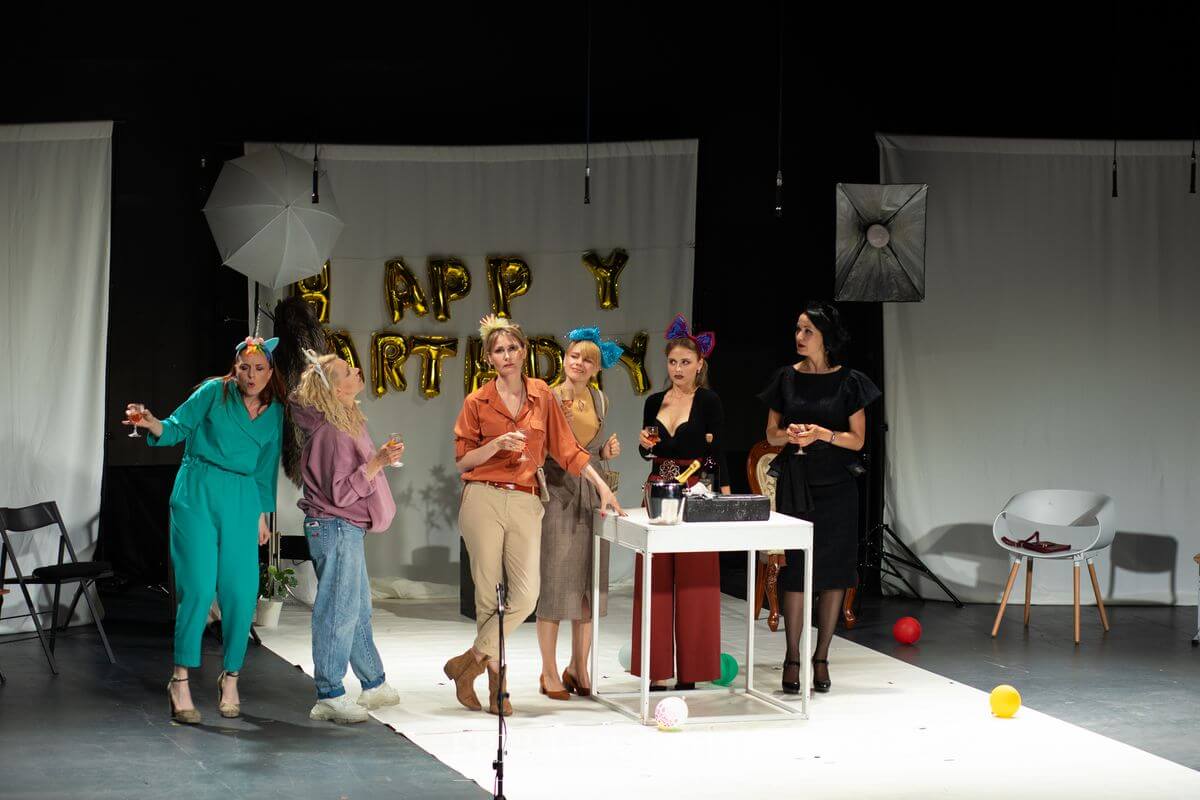 Спектакль. Фото: https://freedomhall.kiev.ua/