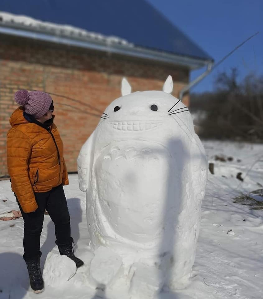 Алексей Северин вылепил из снега несколько скульптур. Фото: https://www.facebook.com/Poltava.wave