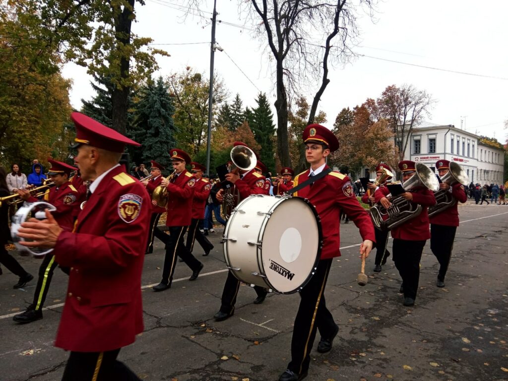 В Полтаве провели марш-парад оркестров. Фото: zmist.pl.ua/