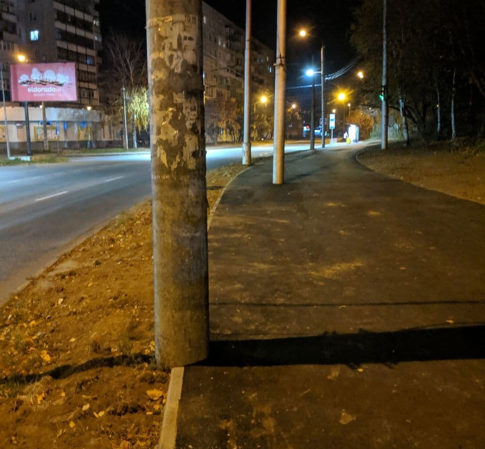 Столбы на Великотырновской. Фото: poltava.to