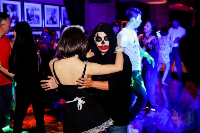 SALSA HALLOWEEN PARTY. Фото: gokunming.com