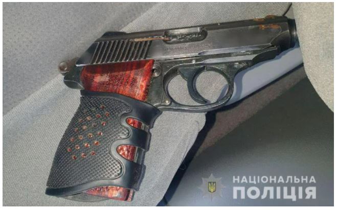 Изъятый пистолет.