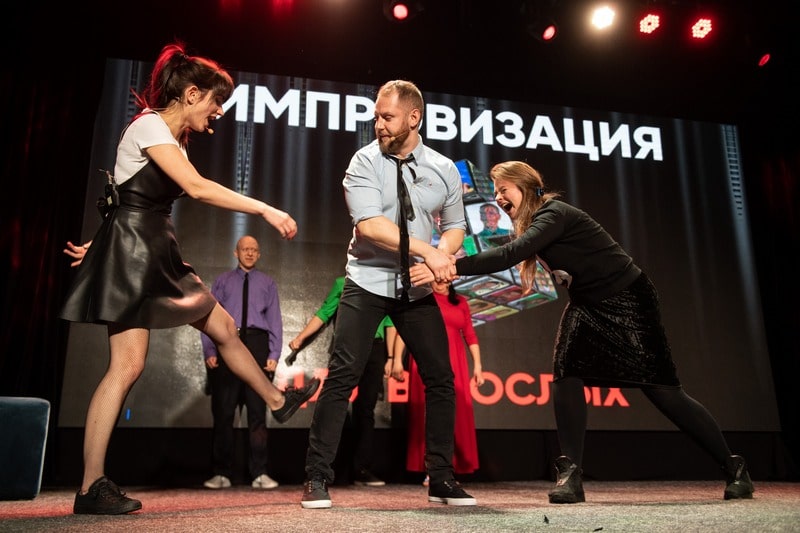 Шоу комедийной импровизации "Квадрат-шоу"