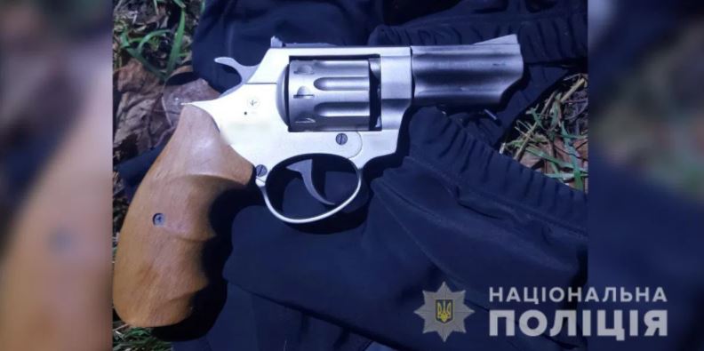 Оружие нашли на месте происшествия. Фото: ГУ Нацполиции Полтавщины