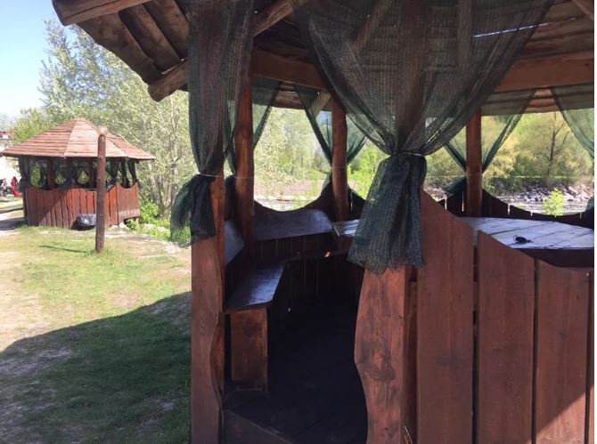 Беседки, мангалы и шашлыки: где в Полтаве отдохнуть с компанией