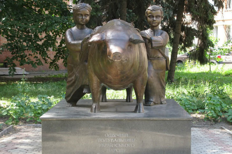 Памятник "извечной кормилице украинского народа"
