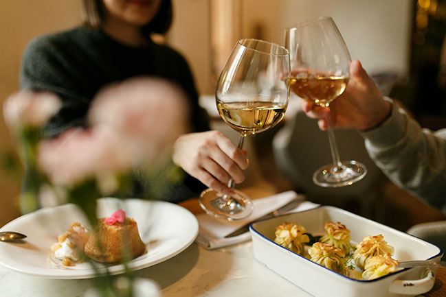 Романтический ужин в ресторане. Фото: https://reston.ua/