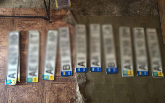 GPS-трекери та підроблені номери