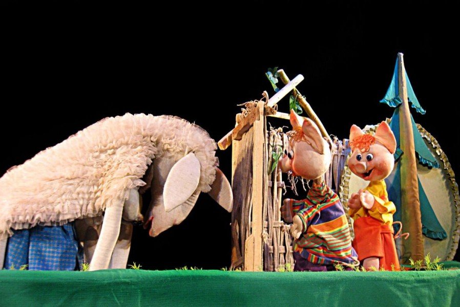 Спектакль "Трое поросят". Фото: https://pl-puppet.com.ua/